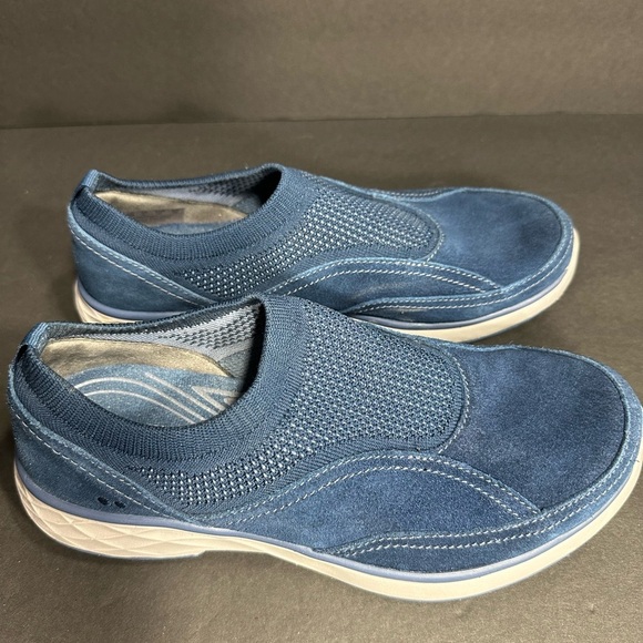 RIKA Blue Slip-On Men\'s Shoes size 8 pre owned Exellent condition. main image 4